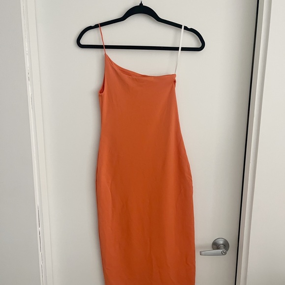 Aritzia contour dress - Picture 6 of 6